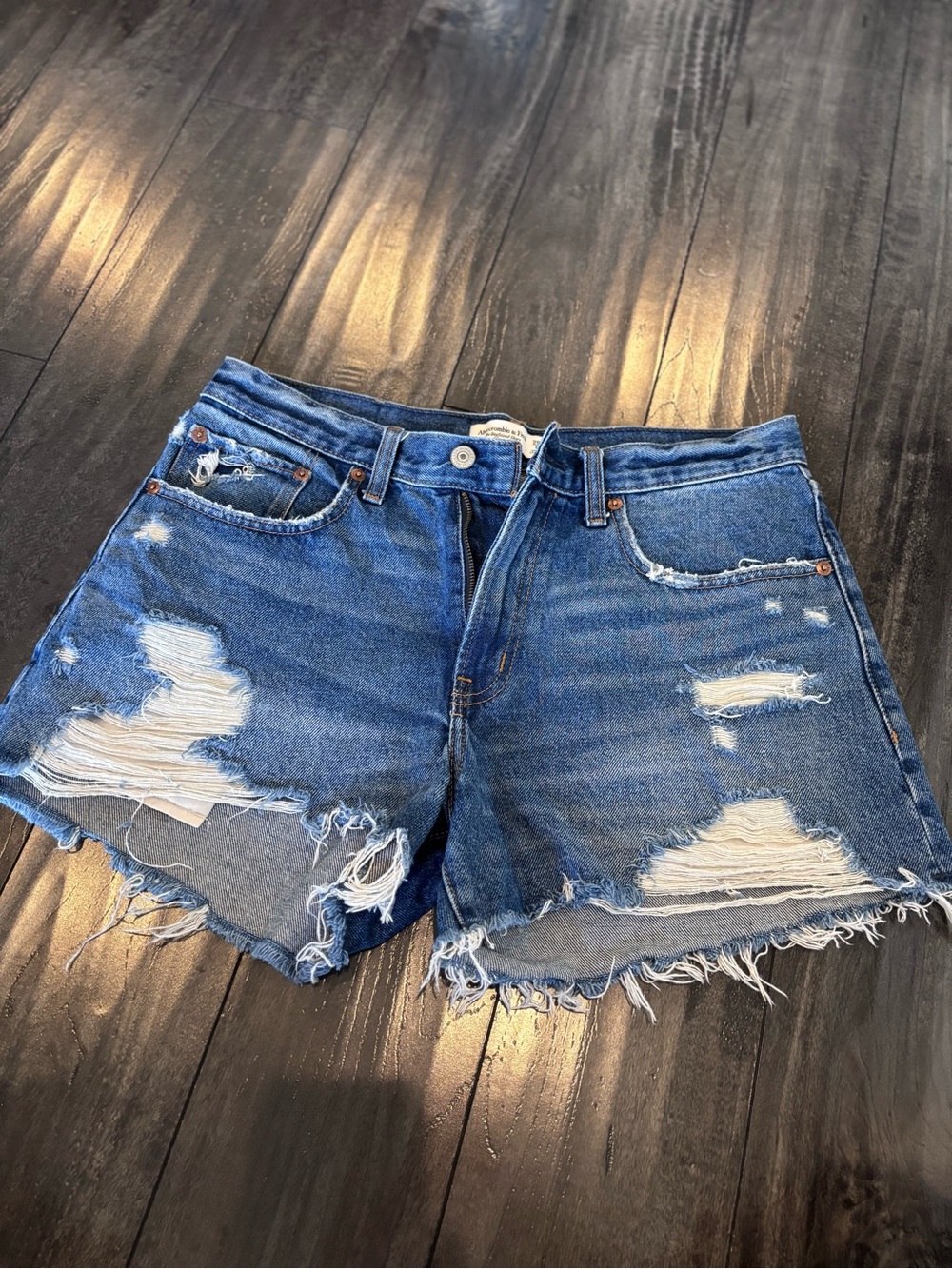 Abercrombie & Fitch Women’s Mid Rise Boyfriend Jean Shorts.  29